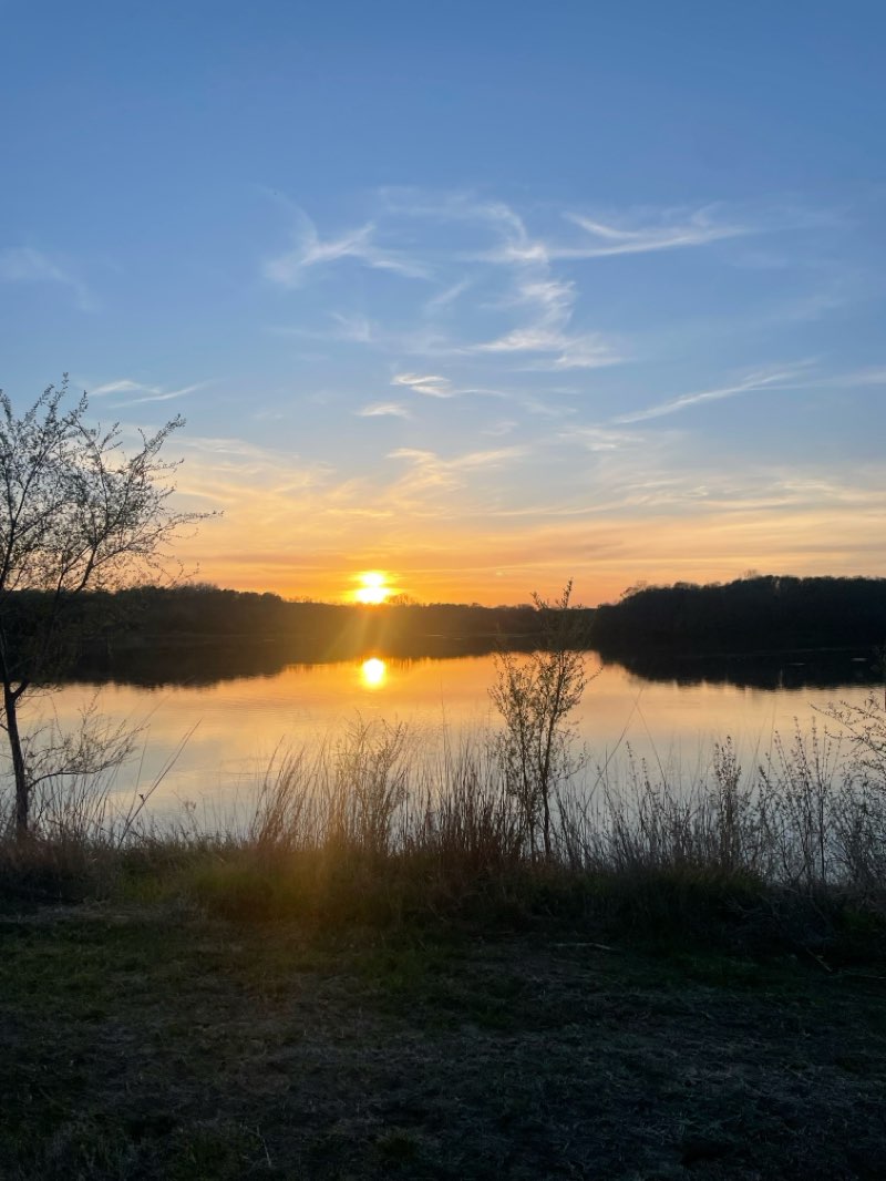 walking near me in Glenn Cunningham Lake Park in spring