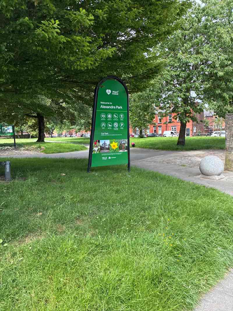 walking near me in Alexandra Park in summer