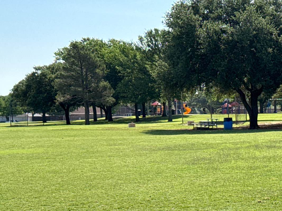 walking near me in Horseshoe Park in spring