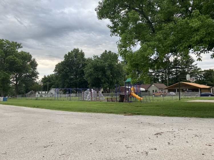 walking near me in Veterans Memorial Park in summer
