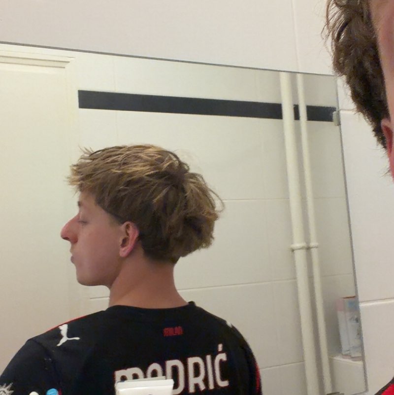 Léo profile