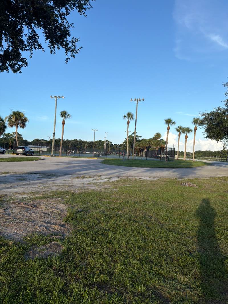 walking near me in Fred Lee Park in summer