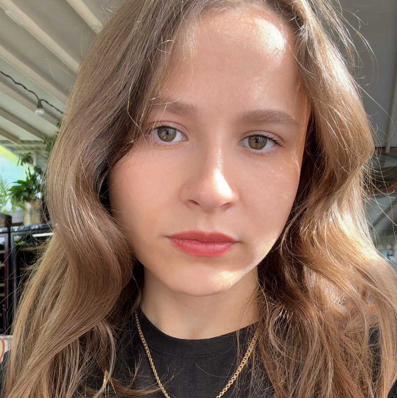 Ангелина Савинова profile
