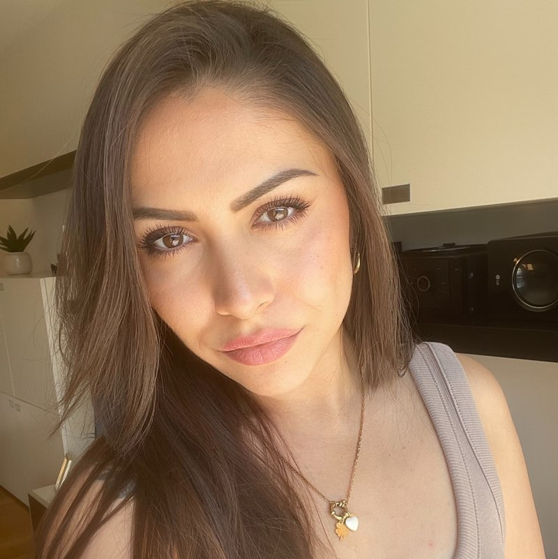 Adelina profile