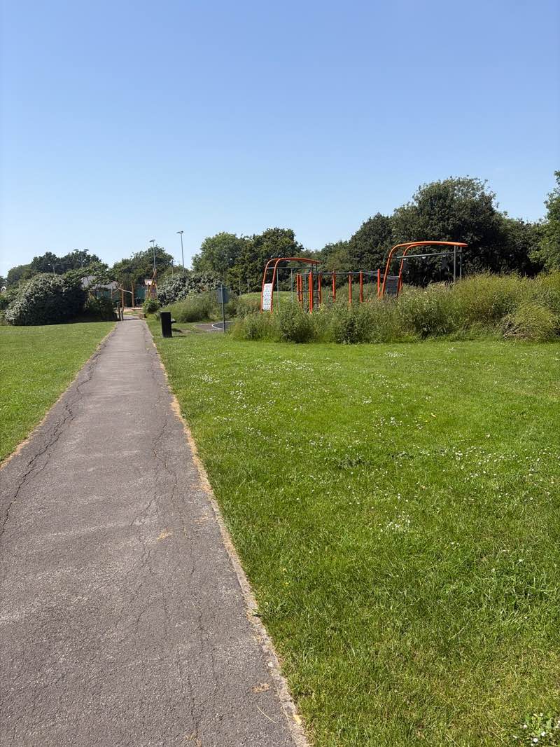 walking near me in Jubilee Green in summer