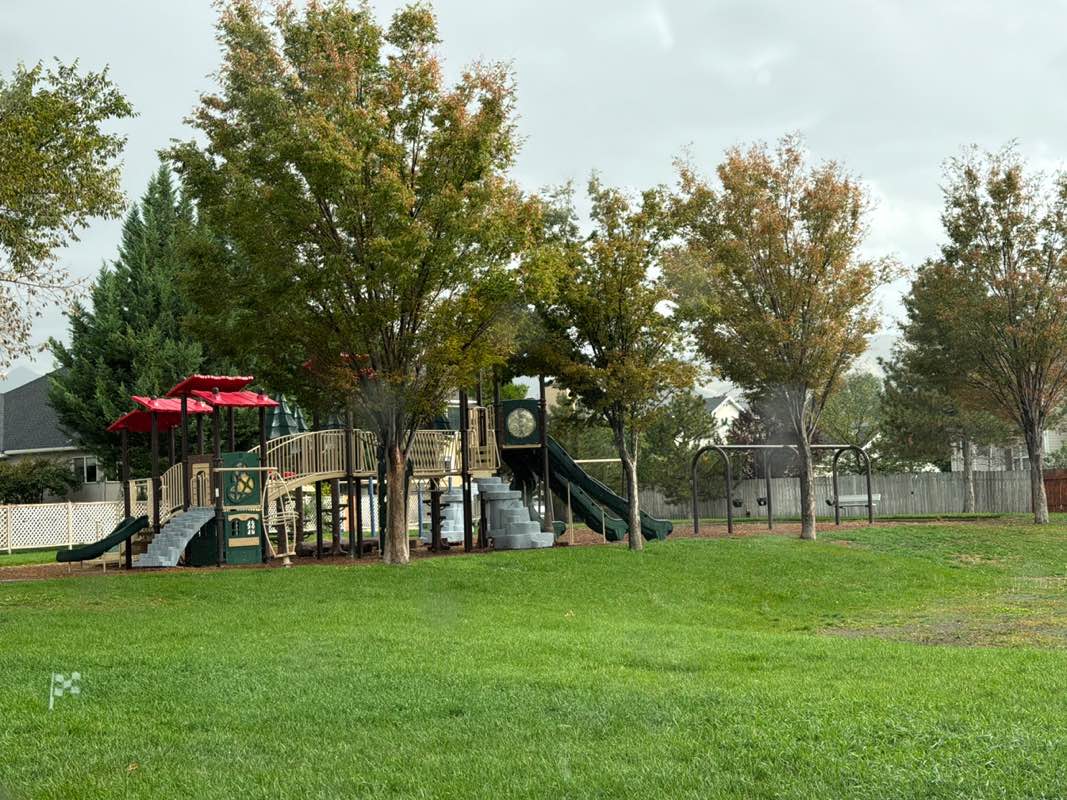 walking near me in Stonebridge Park in autumn