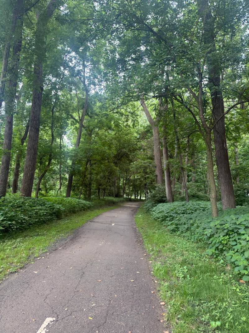 walking near me in Leawood City Park in summer