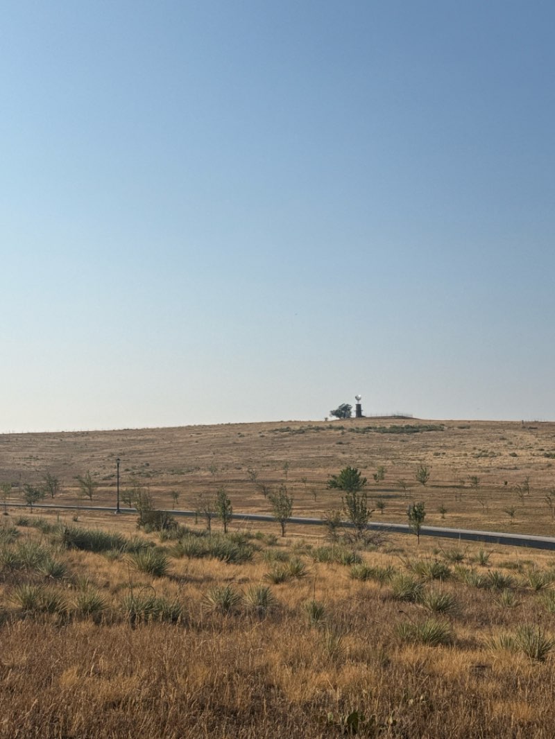 walking near me in Highlands Ranch Historic Park in summer