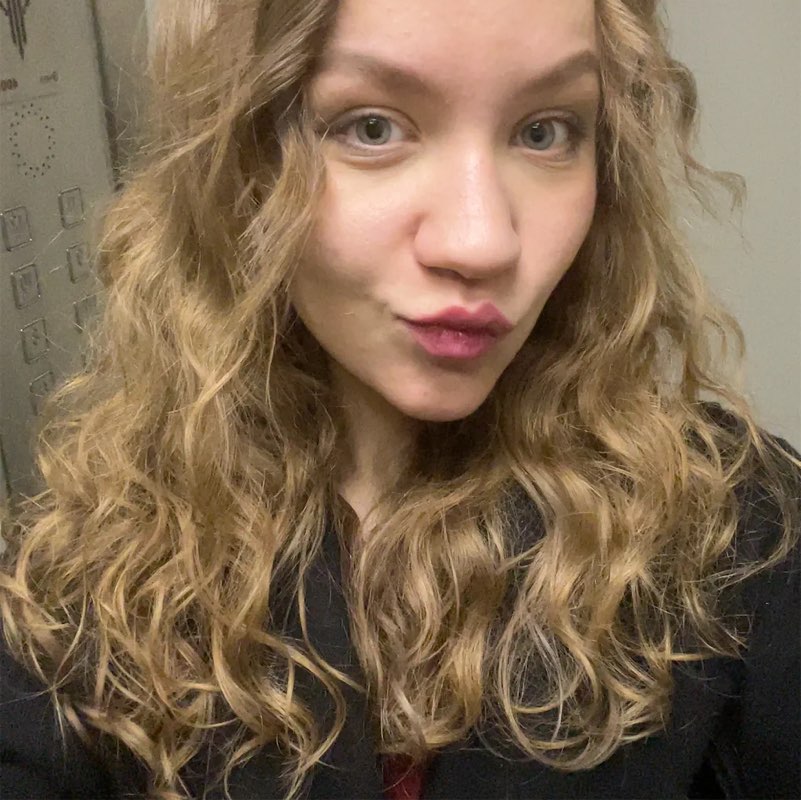 Полинка😋 profile