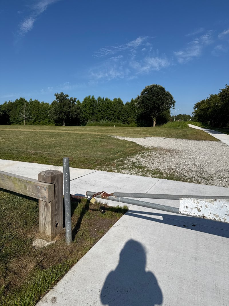 walking near me in Red Mills Farms Park in summer