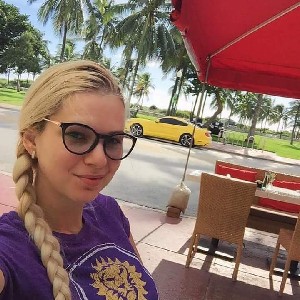 Flora Dammy