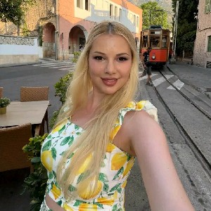 Flora Dammy