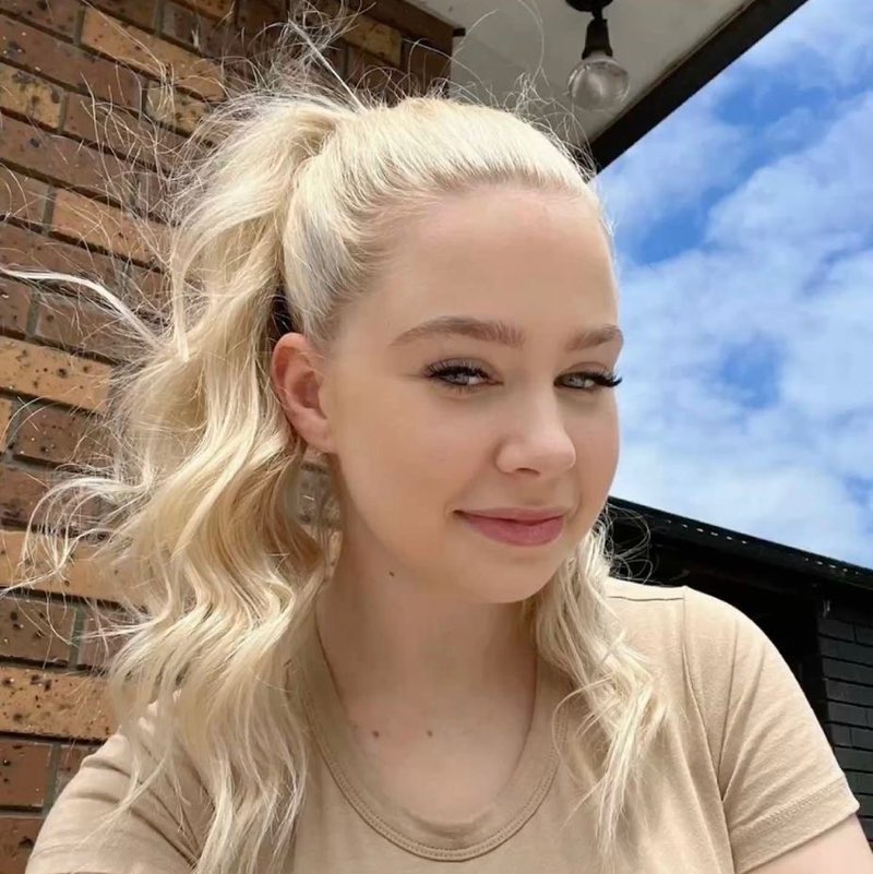 Violet Sandra