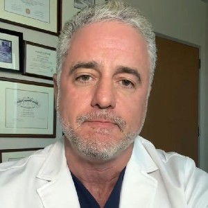 Dr Garths Davis