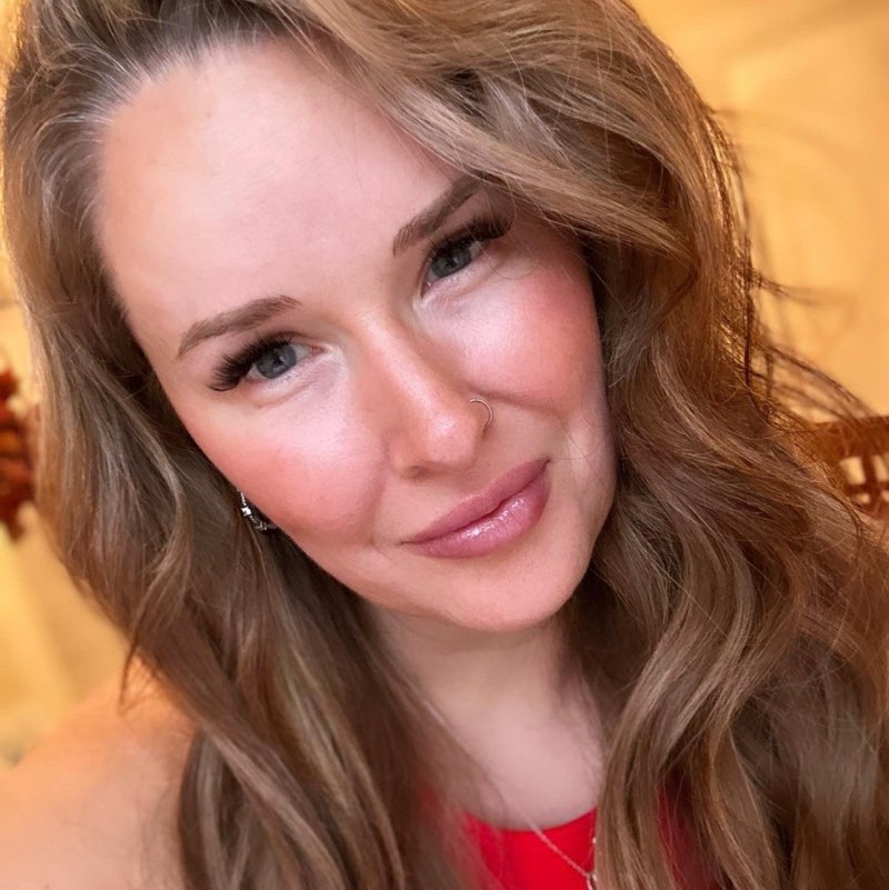 Evelyn lily profile