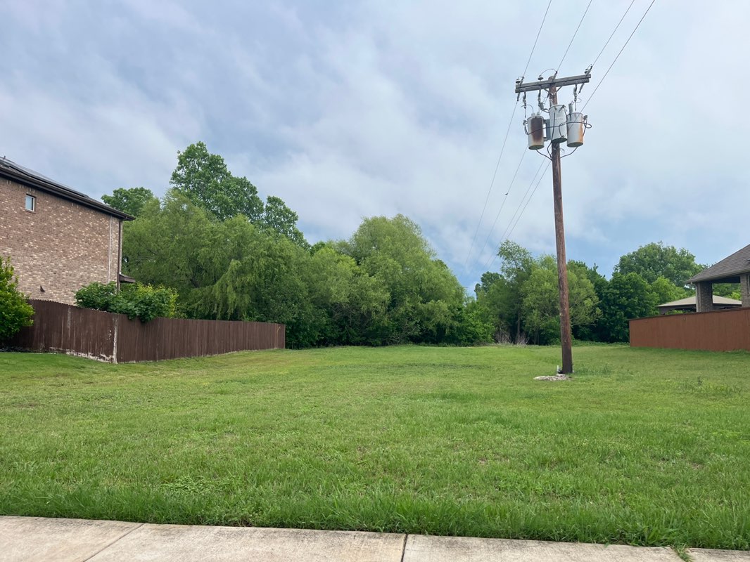 walking near me in Blackhawk Green Belt in spring