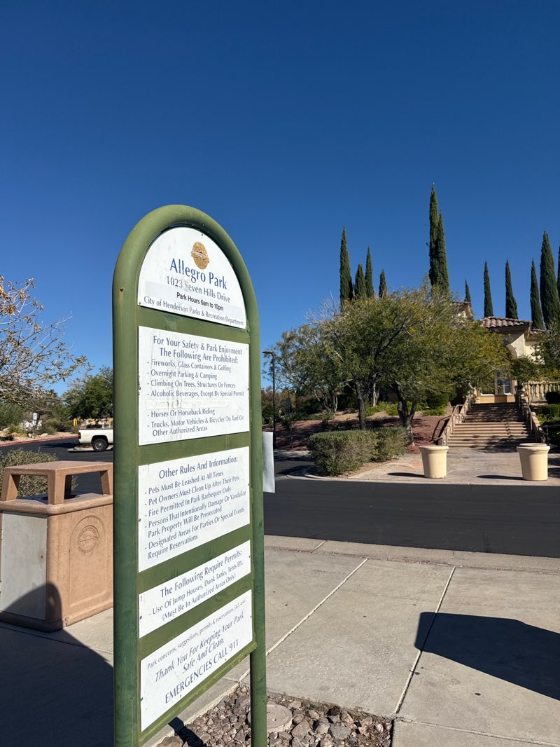 walking near me in Allegro Park in autumn