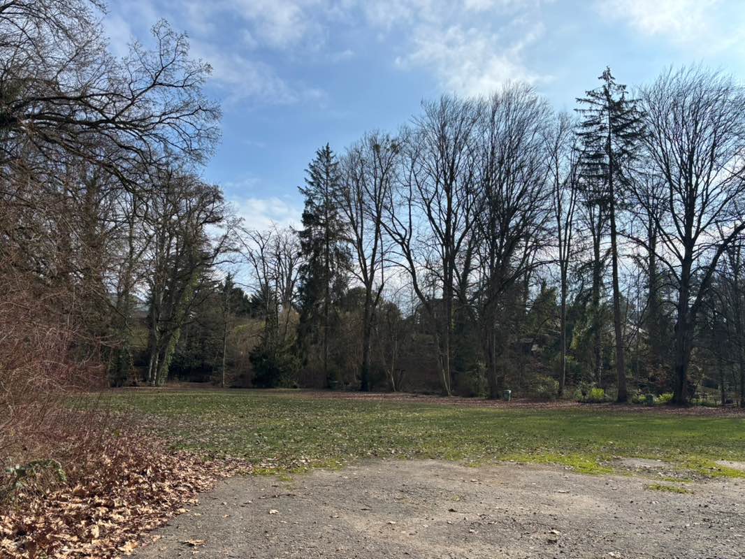 walking near me in Place de pique-nique du Boiron in spring