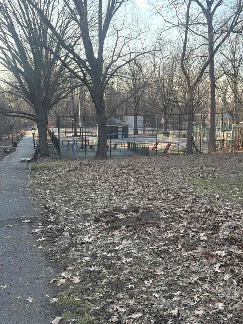 walking near me in Van Cortlandt Park in spring
