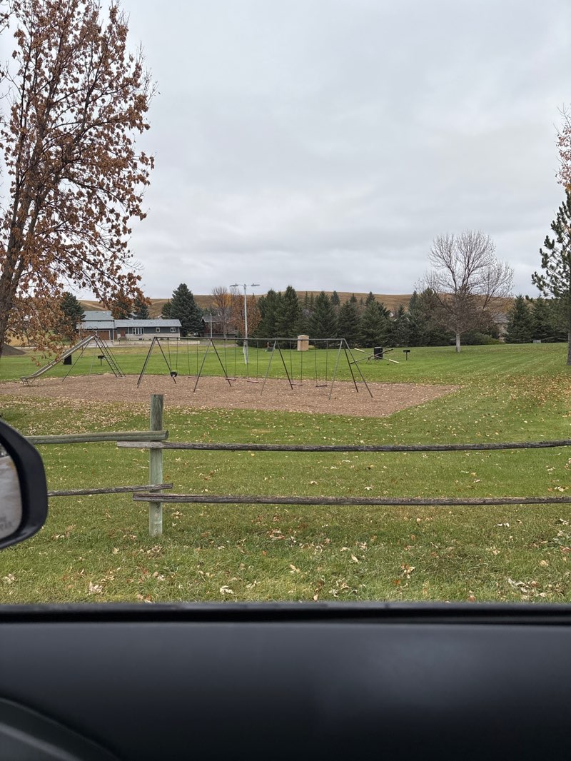 walking near me in Mill Park in autumn