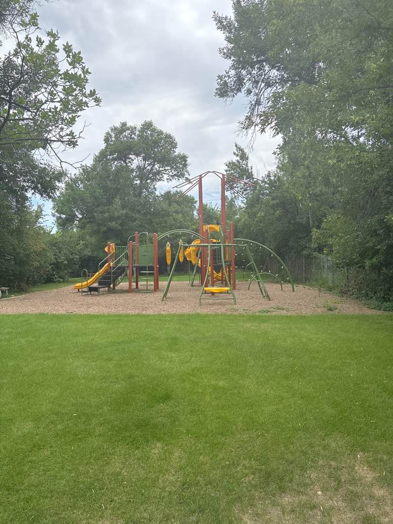 walking near me in Harry DeSilva City Park in autumn