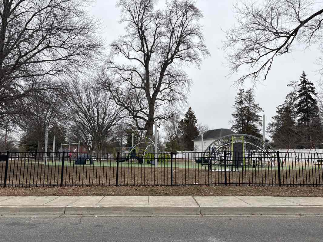 walking near me in 4th Street Park in winter