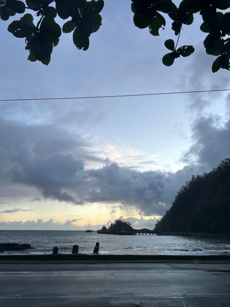 walking near me in Hana Beach Park in autumn