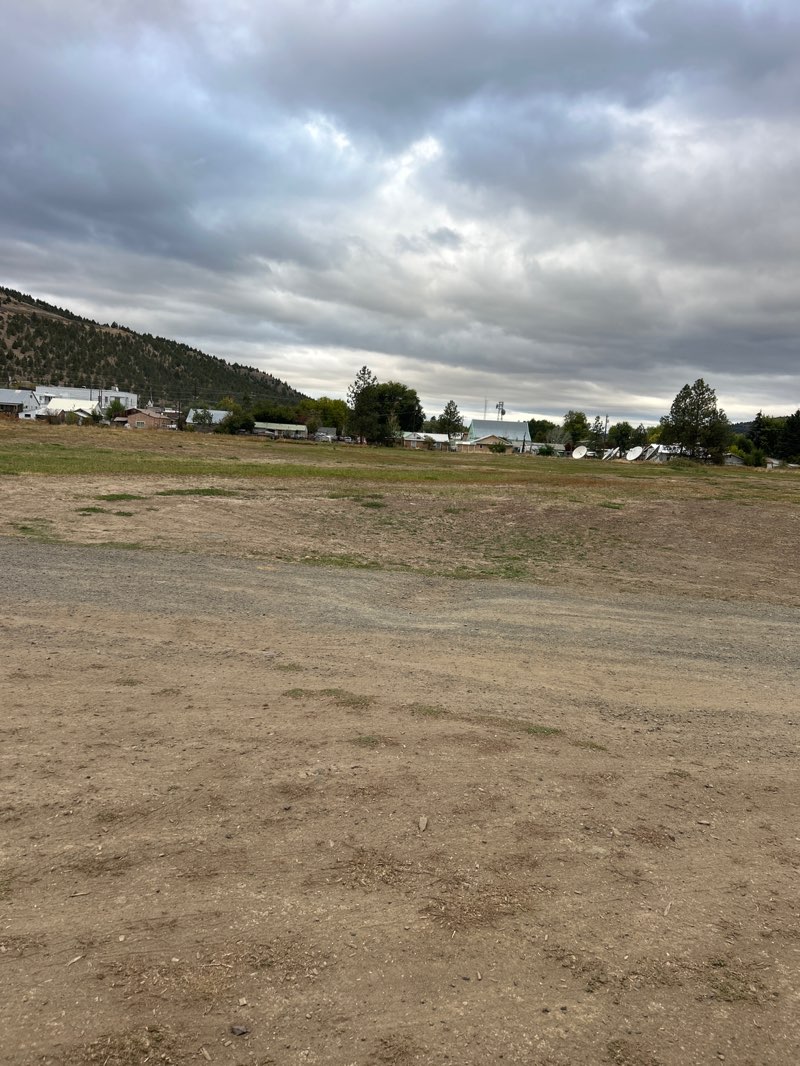 walking near me in John Day Community Gardens in autumn