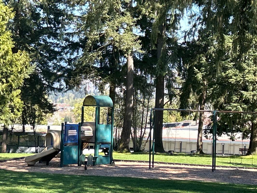 walking near me in Robert Hope Park in spring