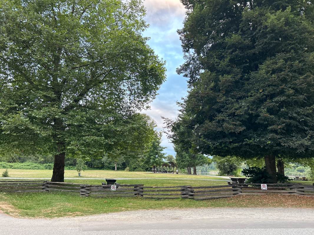 walking near me in Derby Reach Regional Park in autumn