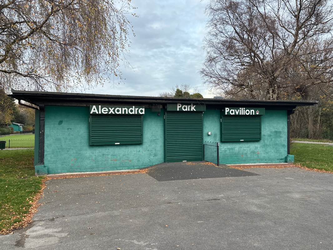 walking near me in Alexandra Park in autumn