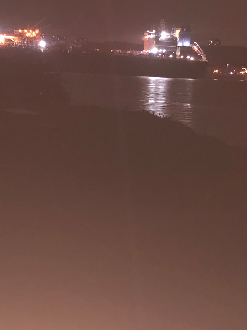 walking near me in Parc de la Jetée-d'Ultramar in autumn