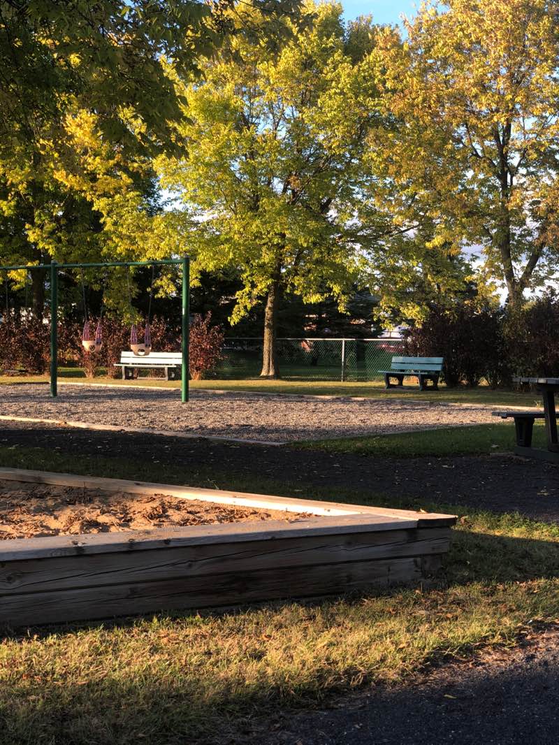 walking near me in Parc des Générations in autumn