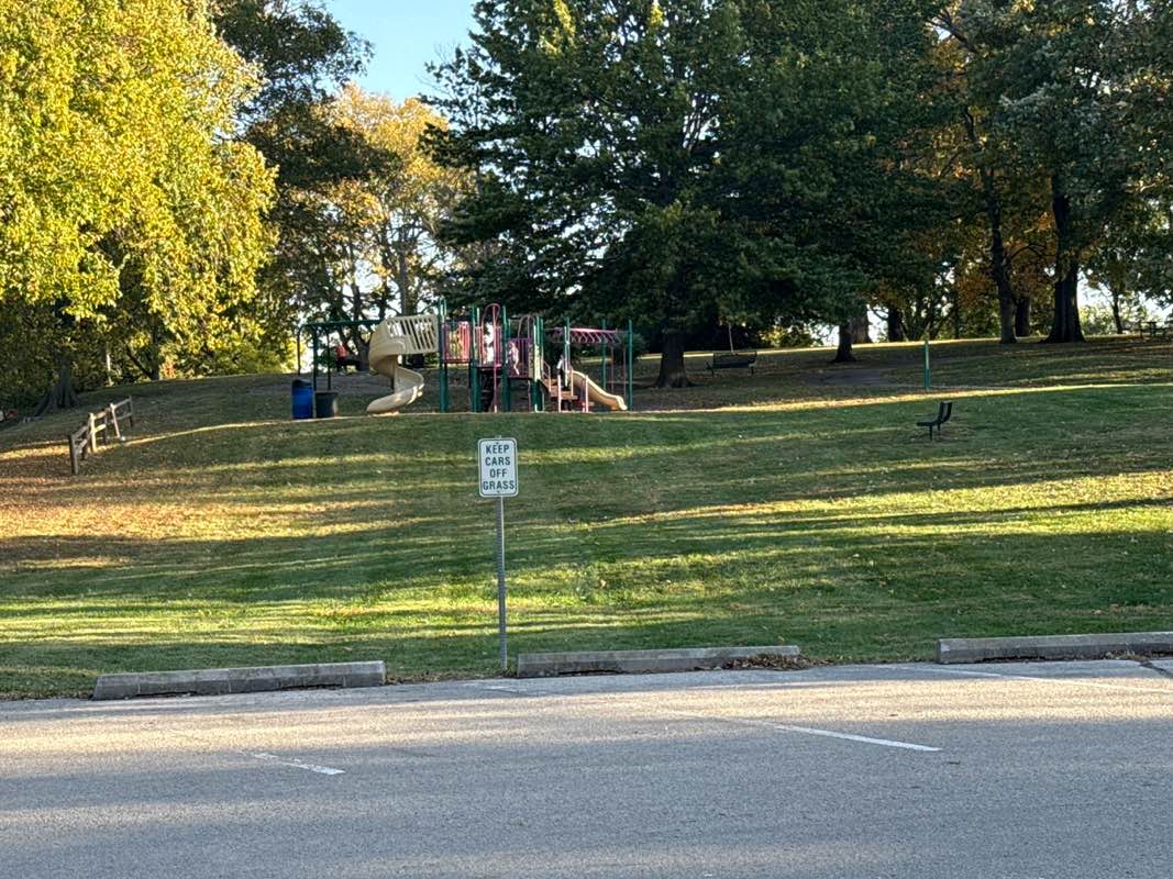 walking near me in Barry-Platte Park in autumn