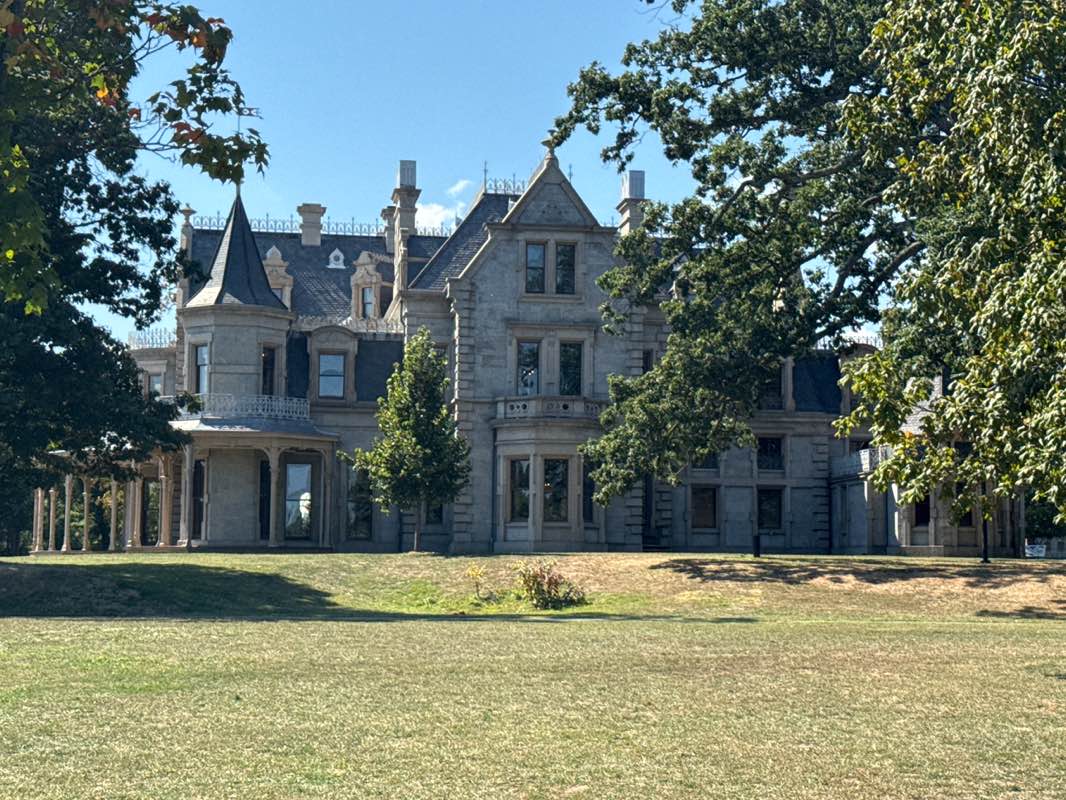 walking near me in Mathews Park in autumn