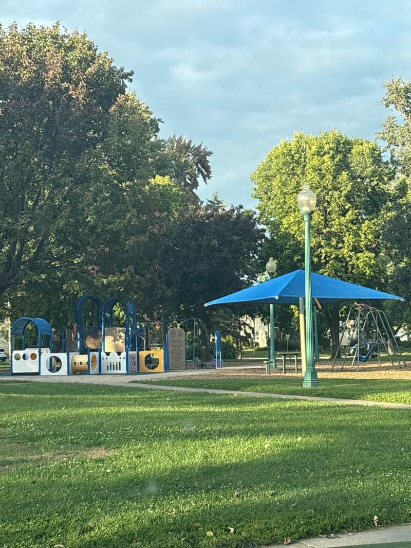 walking near me in Jaycee Park in autumn