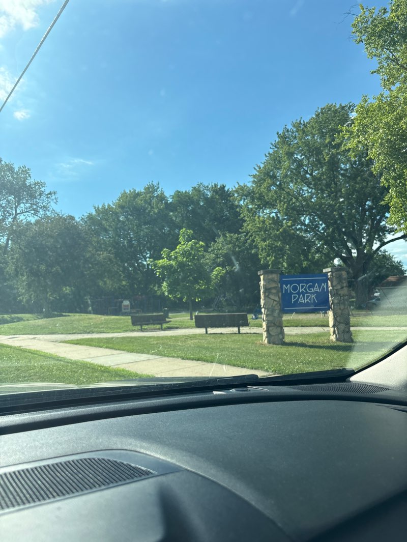 walking near me in Morgan Park in summer