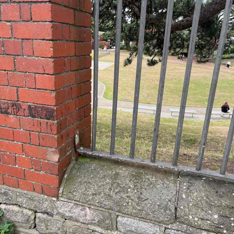 Elvis Pretzel post 1