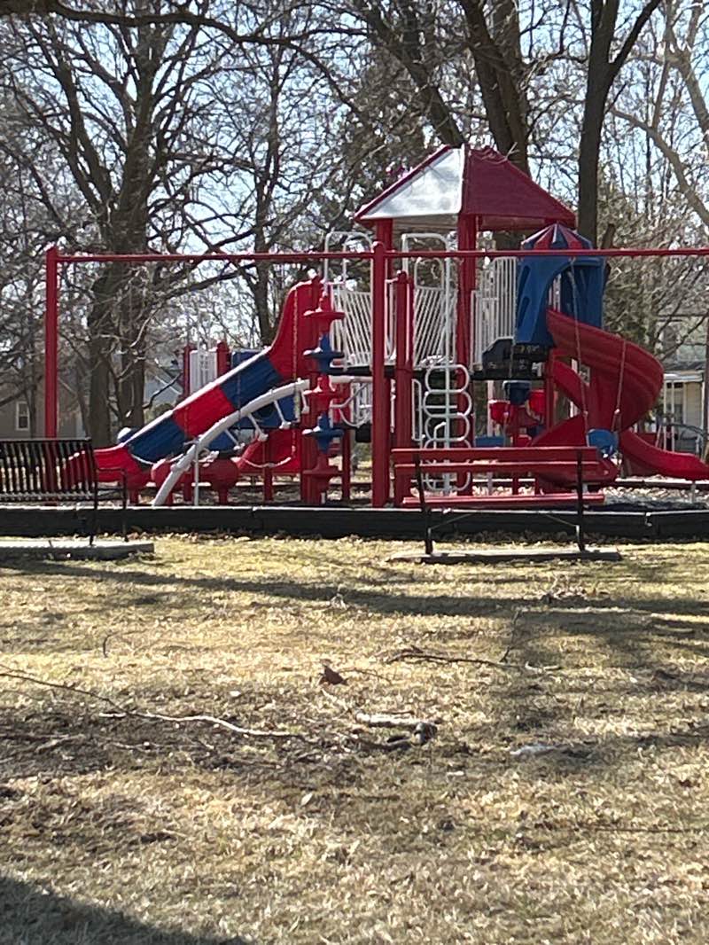 walking near me in Scribner City Park in spring