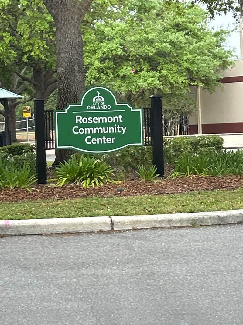 walking near me in Rosemont Community Park in spring