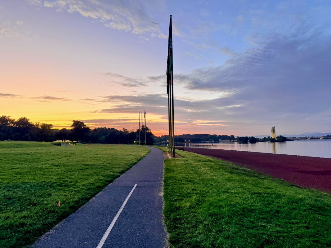 walking near me in Kings Park in spring