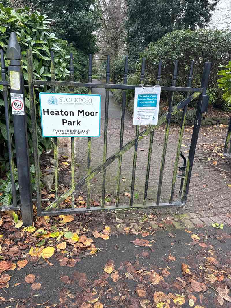 walking near me in Heaton Moor Park in autumn