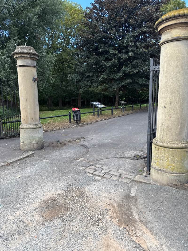 walking near me in Queen's Park in autumn