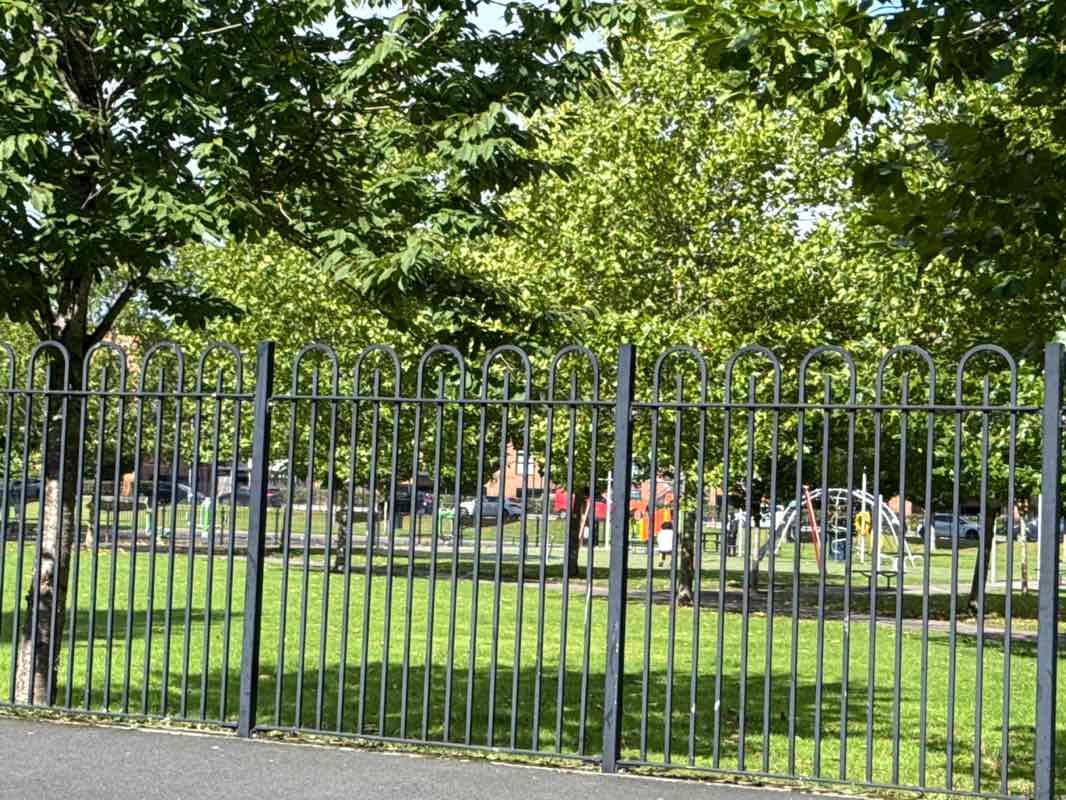 walking near me in Green Grosvenor Park in autumn