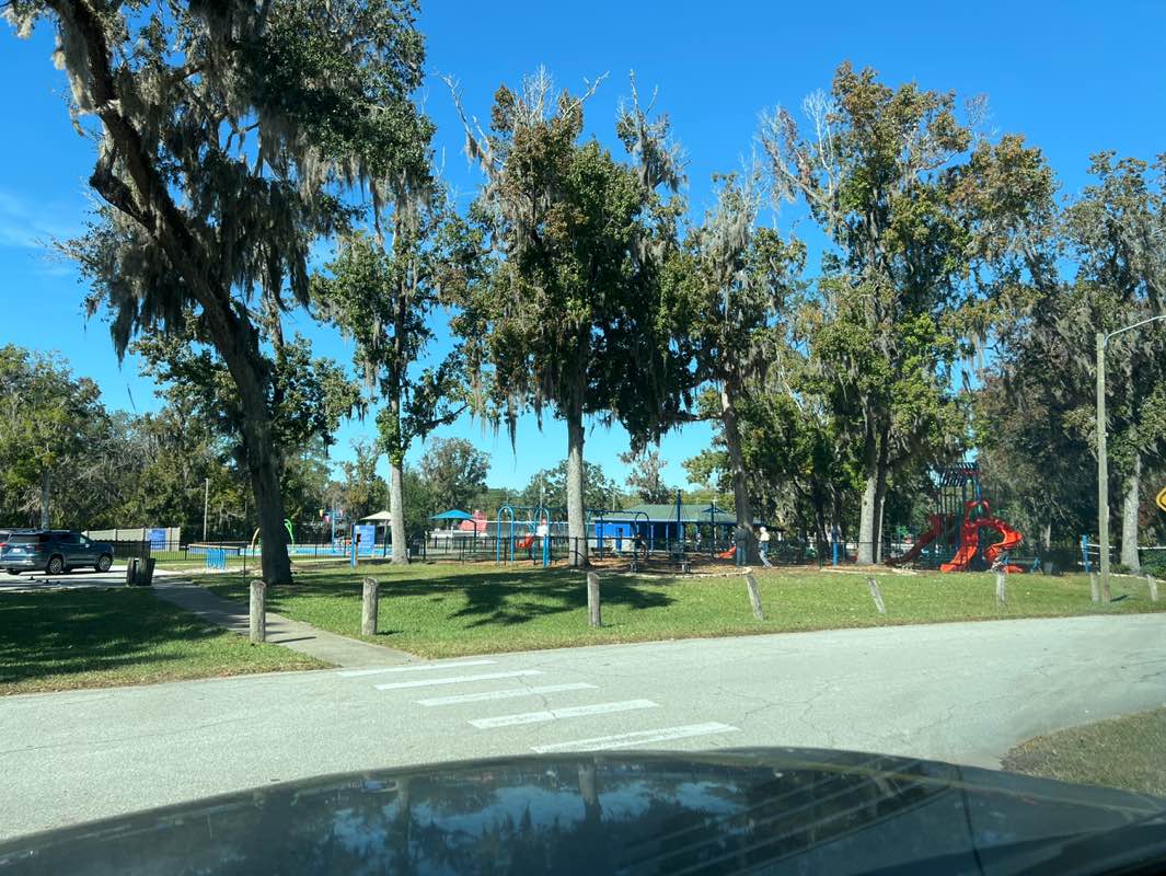 walking near me in Tom Varn Park in autumn