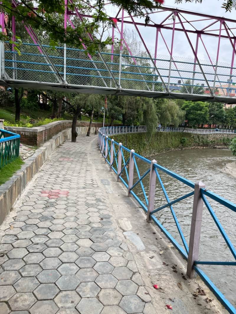 walking near me in Tinkune in autumn