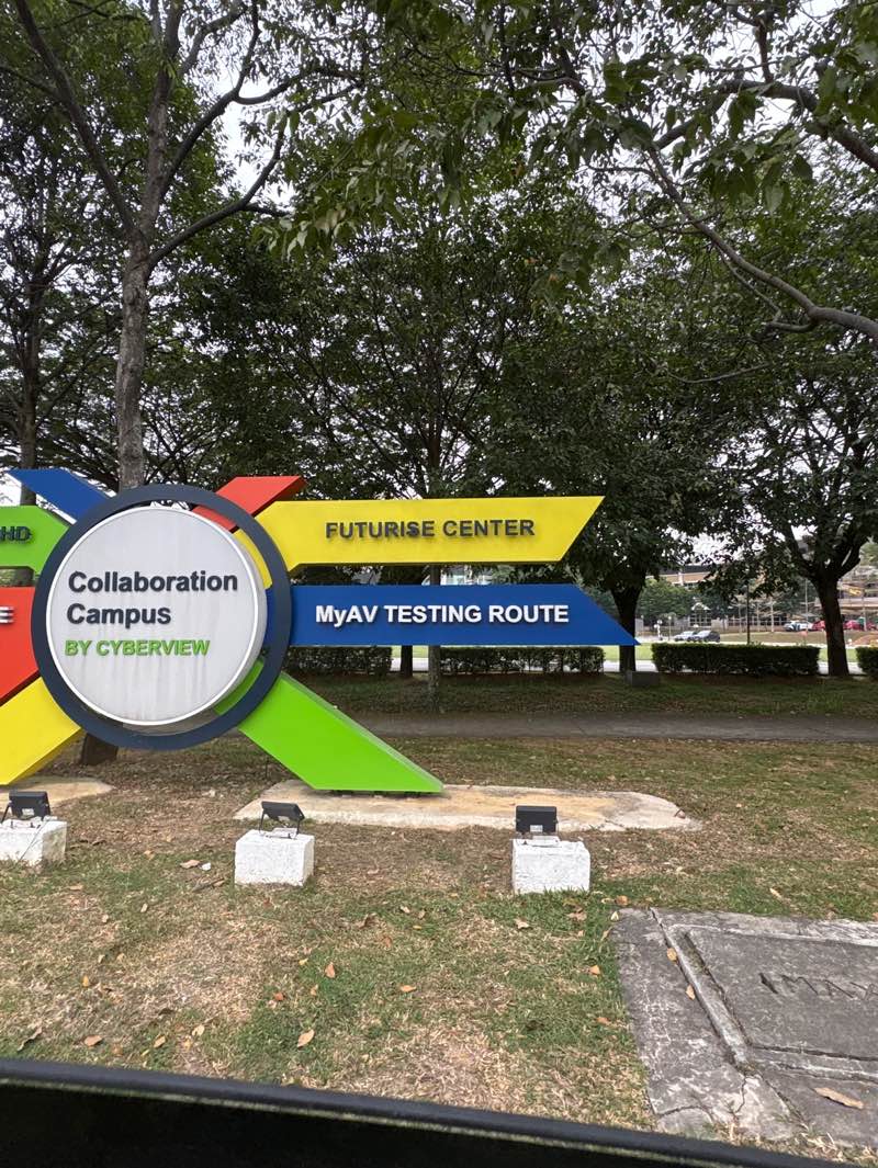 walking near me in Obama Oval in spring