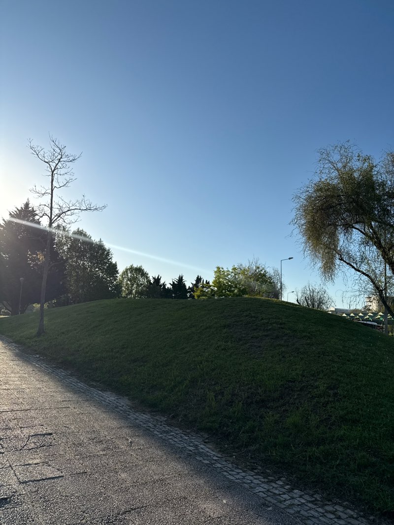 walking near me in Parque Urbano da Quinta da Granja in spring