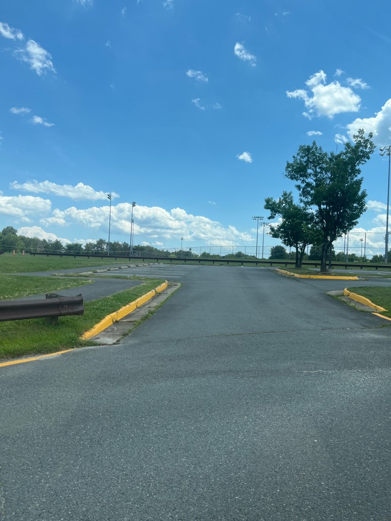 walking near me in Braddock Park in summer