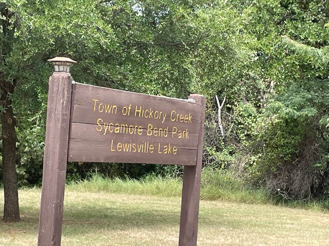 walking near me in Sycamore Bend Park in autumn